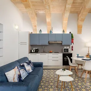 Apartment Modern Traditional With Maltese Internal Court Yard - Designed With Traditional Stone And Tiling, Valletta